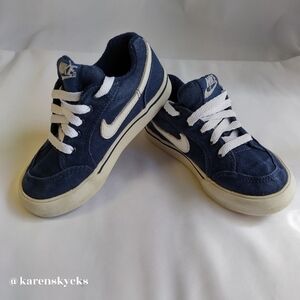 NIKE Canvas Sneakers